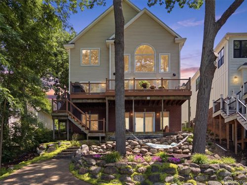 3962 Highcrest Dr, Brighton, MI, 48116-7738 | Card Image