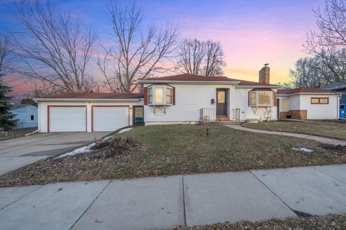 2312 S Phillips Ave, Sioux Falls, SD, 57105-3840 | Card Image