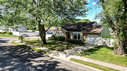 64 Grand Ave, Lindenhurst, NY, 11757-4239 | Card Image