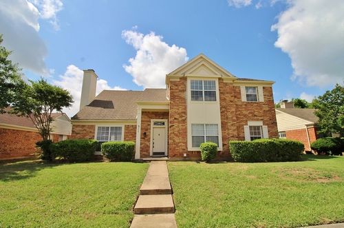 311 Pemberton Pl, Cedar Hill, TX, 75104-5011 | Card Image