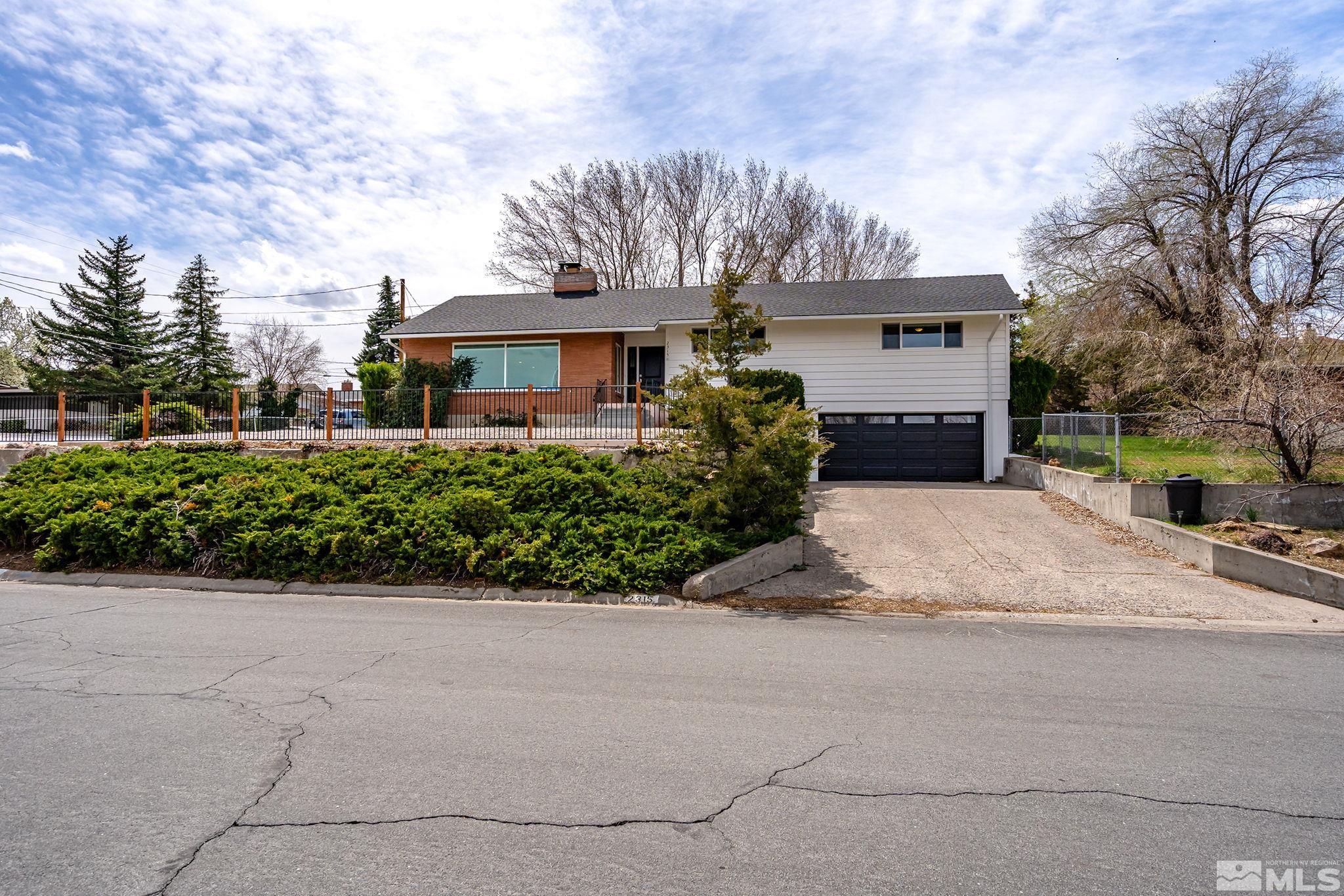 Armstrong Ln, Reno, NV 89509