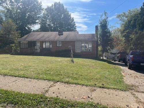 708 W Maple St, North Canton, OH, 44720-2726 | Card Image