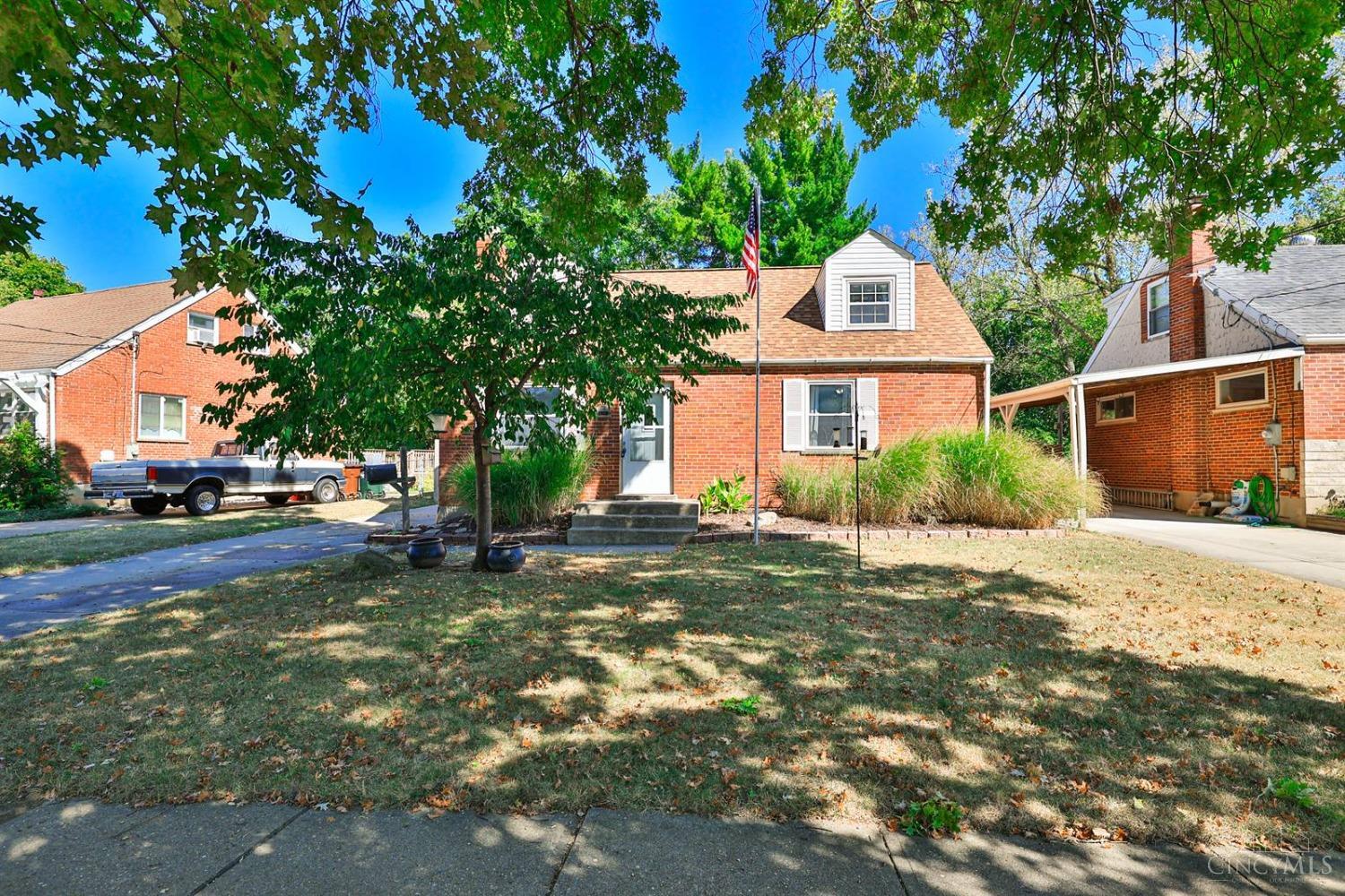 Sanborn Dr, Cincinnati, OH 45215