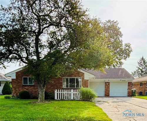 332 Lacombe Dr, Maumee, OH, 43537-1931 | Card Image