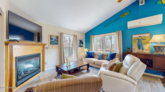 Living Room | Image 14
