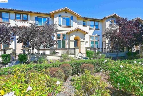 215 Santa Barbara St, San Pablo, CA, 94806-5026 | Card Image