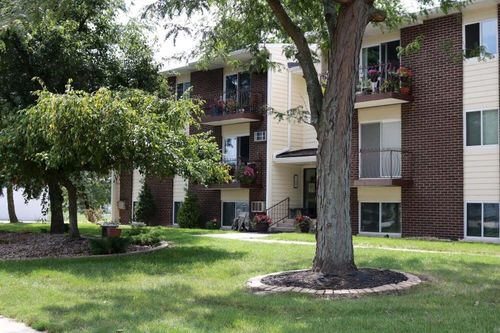 apt-22-121 N West St, Crown Point, IN, 46307-3955 | Card Image