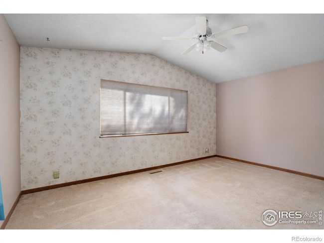 Large primary bedroom | Image 24