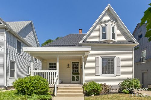 454 Norwood Ave, Grand Rapids, MI, 49506-2711 | Card Image