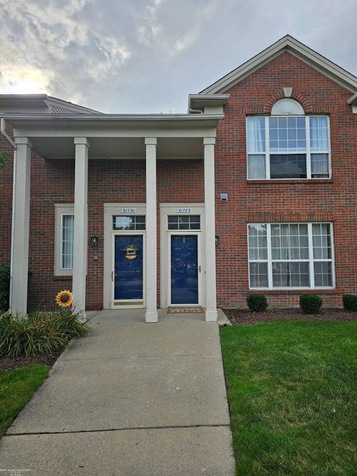 51789 Adler Park Dr W, Chesterfield, MI, 48051-2342 | Card Image