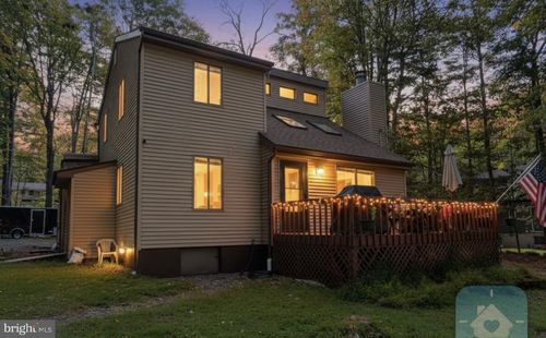 72 Creekview Dr E, Gouldsboro, PA, 18424-8997 | Card Image