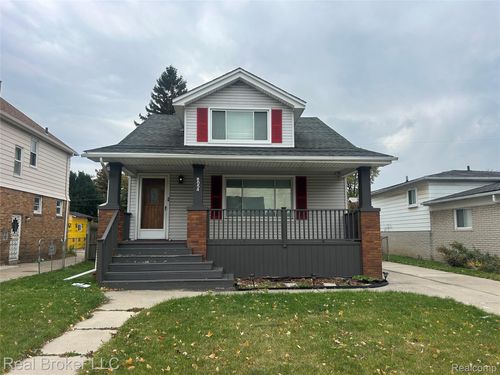 8054 Potomac, Center Line, MI, 48015-1629 | Card Image