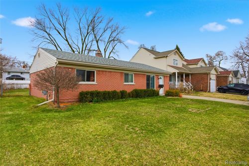 891 E Harwood Ave, Madison Heights, MI, 48071-4031 | Card Image