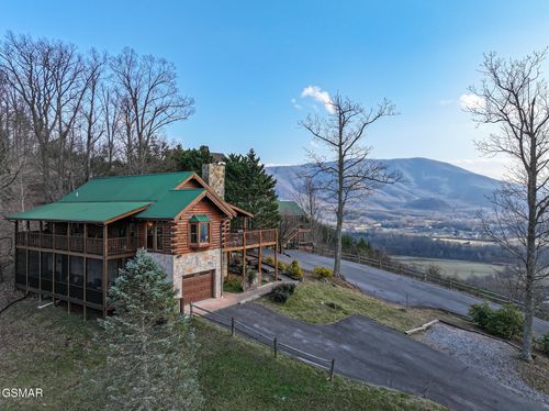 2485 Black Bear Ridge Way, Sevierville, TN, 37862-8085 | Card Image