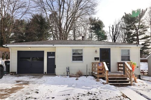 132 E Sunset Dr, Rittman, OH, 44270-1122 | Card Image