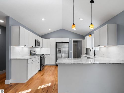 1215 Santo St, Traverse City, MI, 49686-4242 | Card Image