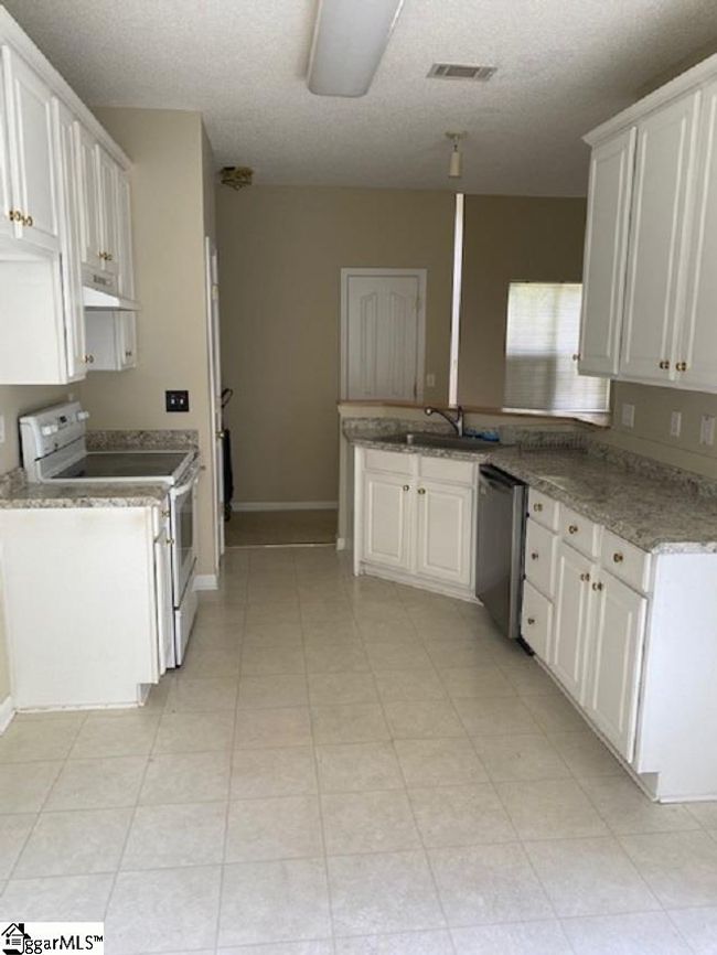 500 Grafton Ct, House other with 3 bedrooms, 3 bathrooms and 2 parking in Greer SC | Image 4