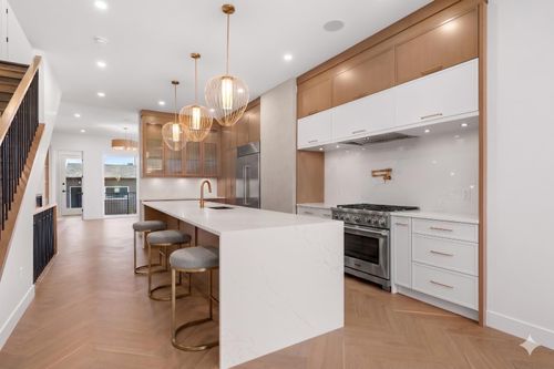 5104 21 Ave Nw, Calgary, AB, T3B0X4 | Card Image