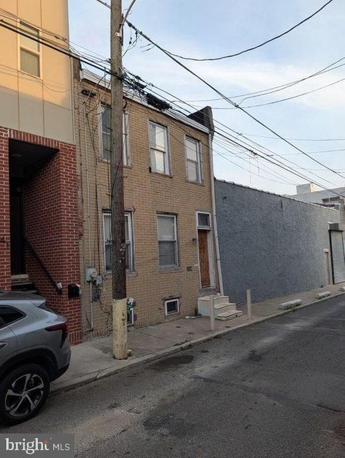 2439 N Mutter St, PHILADELPHIA, PA, 19133-3806 | Card Image
