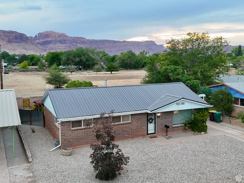 418 Tusher St, Moab, UT, 84532-2820 | Card Image