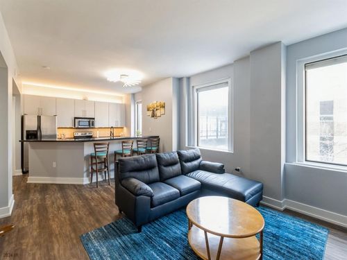 203-400 Walnut St, Des Moines, IA, 50309-2269 | Card Image