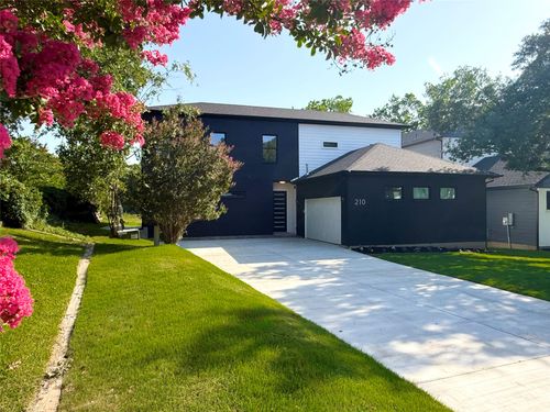 210 Silverleaf Dr, Fort Worth, TX, 76112-1131 | Card Image