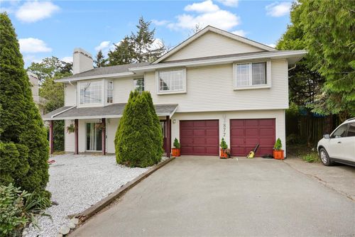 877 Admirals Rd, Esquimalt, BC, V9A2P1 | Card Image