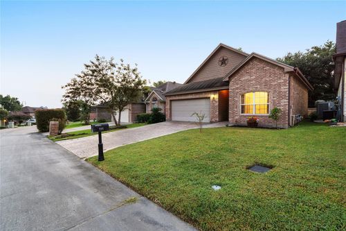 111 Harbour Town Cir, Montgomery, TX, 77356-8850 | Card Image