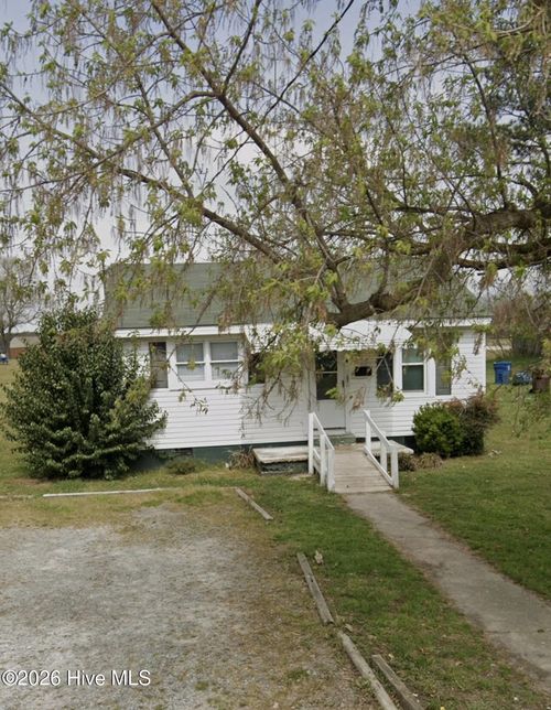 911 E Harnett St, Dunn, NC, 28334-4315 | Card Image