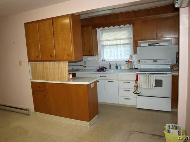 1214 Clearview Rd, Home with 4 bedrooms, 3 bathrooms and null parking in Coplay PA | Image 5