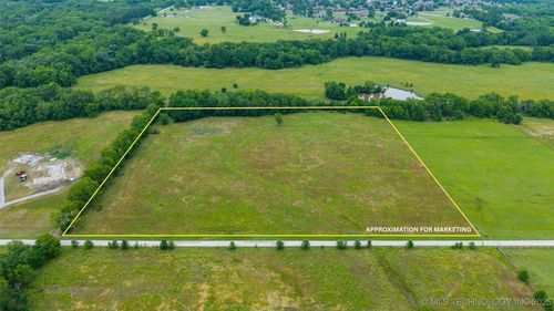 2 Silver Lake Rd, Bartlesville, OK, 74006 | Card Image