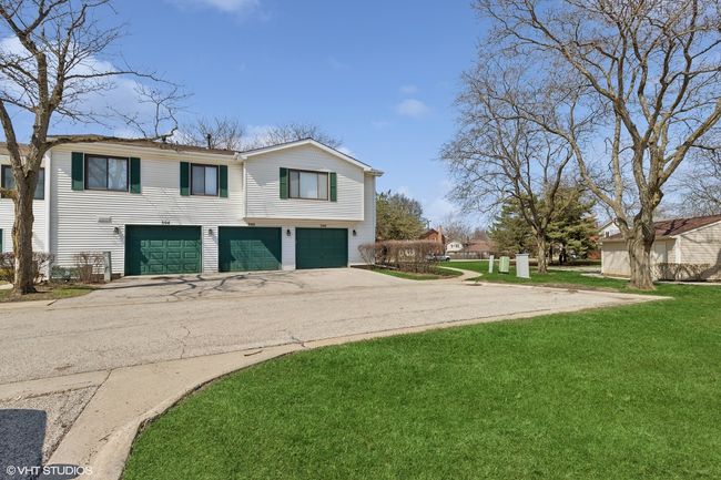 302 Taylor Ct, Condo with 3 bedrooms, 2 bathrooms and 1 parking in Vernon Hills IL | Image 14