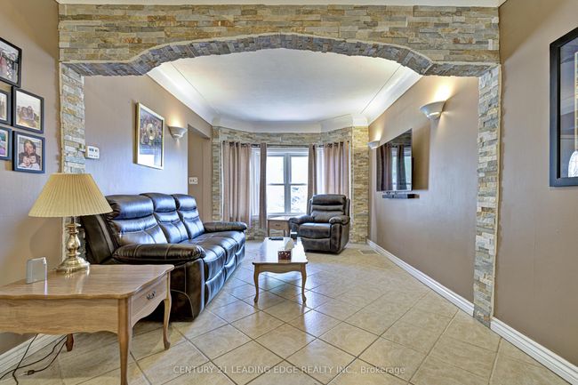 793 Tate Ave, House other with 2 bedrooms, 2 bathrooms and 6 parking in Hamilton ON | Image 11
