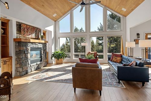 1187 Nw Promontory Dr, Bend, OR, 97703-5685 | Card Image