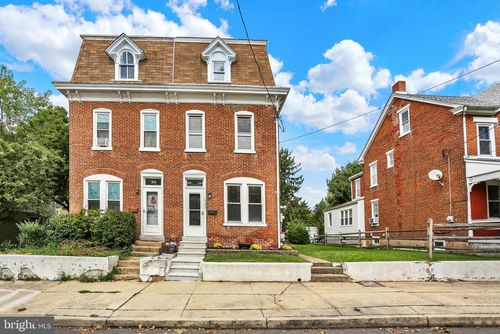 943 Queen St, Pottstown, PA, 19464-6017 | Card Image