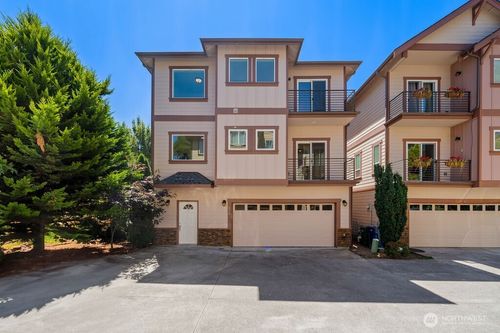 810 5th Ave Nw, Issaquah, WA, 98027-2816 | Card Image