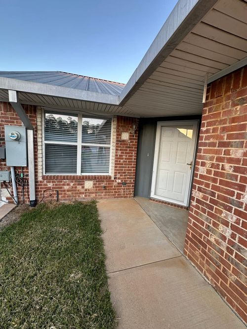 1813 Riverstone, Longview, TX, 75605-4194 | Card Image