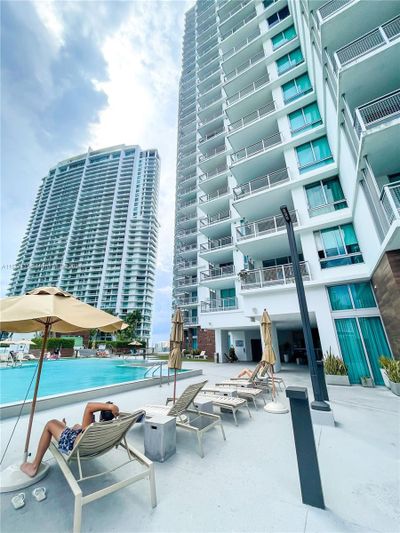 2412 - 350 S Miami Ave, Condo with 1 bedrooms, 1 bathrooms and null parking in Miami FL | Image 1