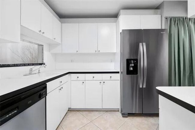 APT-432C - 5300 Ne 24 Th Ter, Condo with 2 bedrooms, 2 bathrooms and null parking in Fort Lauderdale FL | Image 5