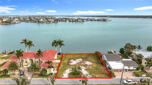 12 Paradise Ln, TREASURE ISLAND, FL, 33706-1129 | Card Image