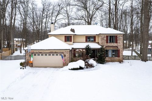 8538 Wedgewood Ct, Olmsted Twp, OH, 44138-1867 | Card Image