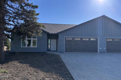 117 3rd St, Riverdale, ND, 58565-7704 | Card Image