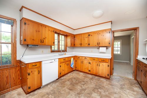 125 Thunderbird Pl, Spartanburg, SC, 29307-3828 | Card Image