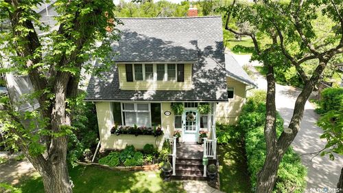 2718 Regina Avenue, Regina, SK, S4S0G5 | Card Image
