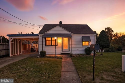 2441 Marion St, YORK, PA, 17408-4716 | Card Image