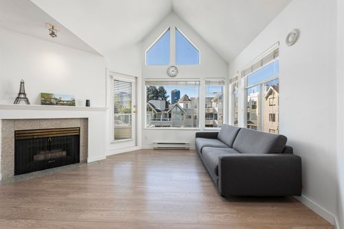 310-3638 Rae Ave, Vancouver, BC, V5R2P5 | Card Image