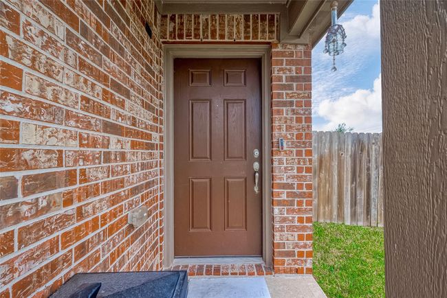 9915 Garnet Grove Dr, House other with 4 bedrooms, 2 bathrooms and 2 parking in Iowa Colony TX | Image 5