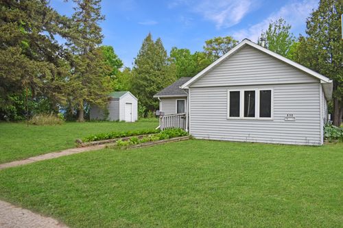 630 Oak St, Crosby, MN, 56441-1244 | Card Image