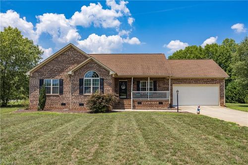 514 Honeysuckle Rdg, Asheboro, NC, 27205-8261 | Card Image