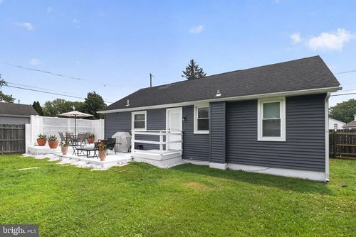 300 Walnut St, UPPER CHICHESTER, PA, 19061-3837 | Card Image